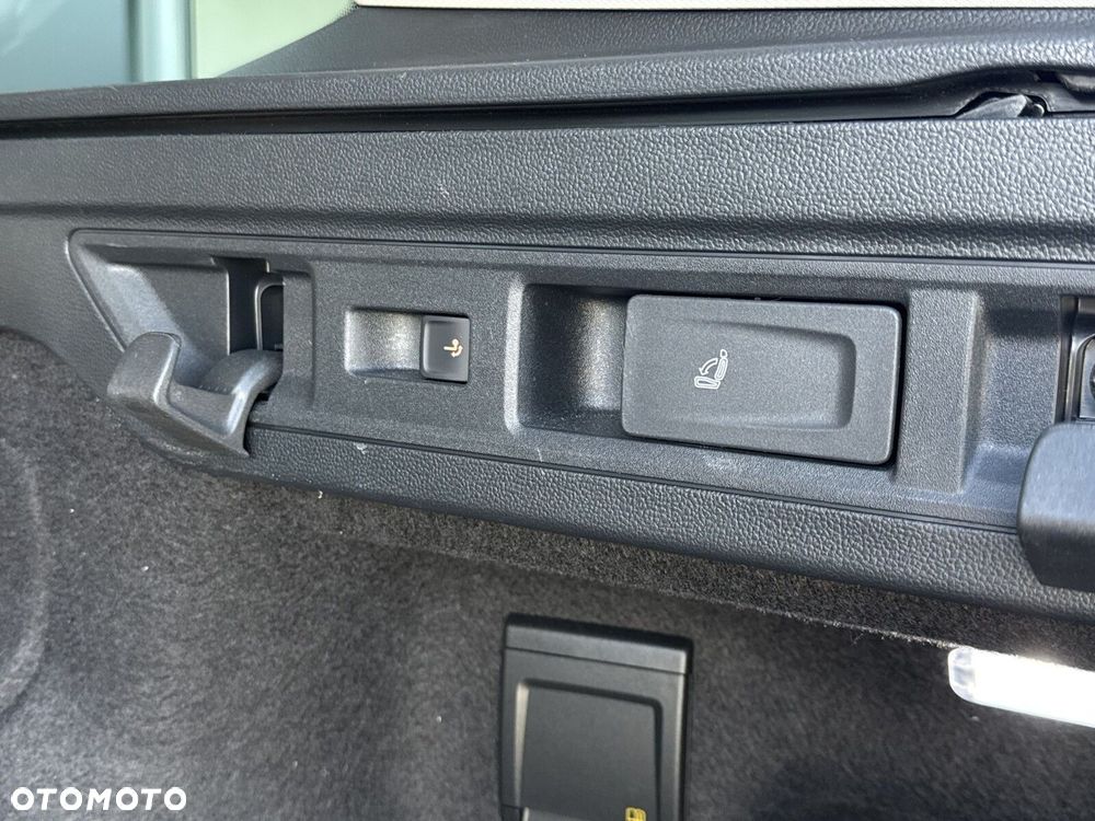 Volkswagen Passat Variant 2.0 TDI SCR 4Mot Elegance DSG - 39