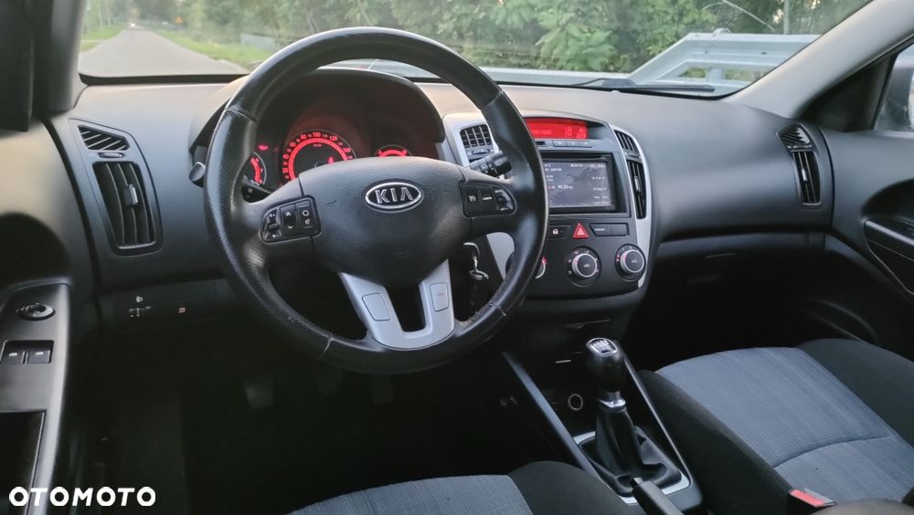 Kia Ceed - 8