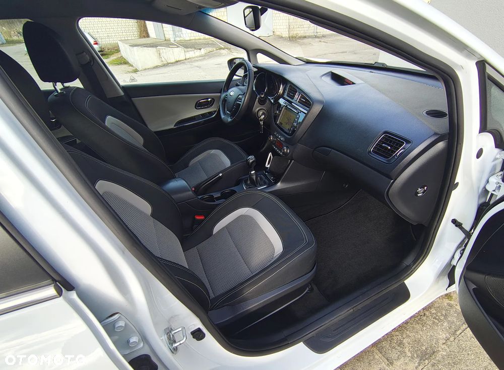 Kia Ceed 1.6 GDI Platinum Edition - 30