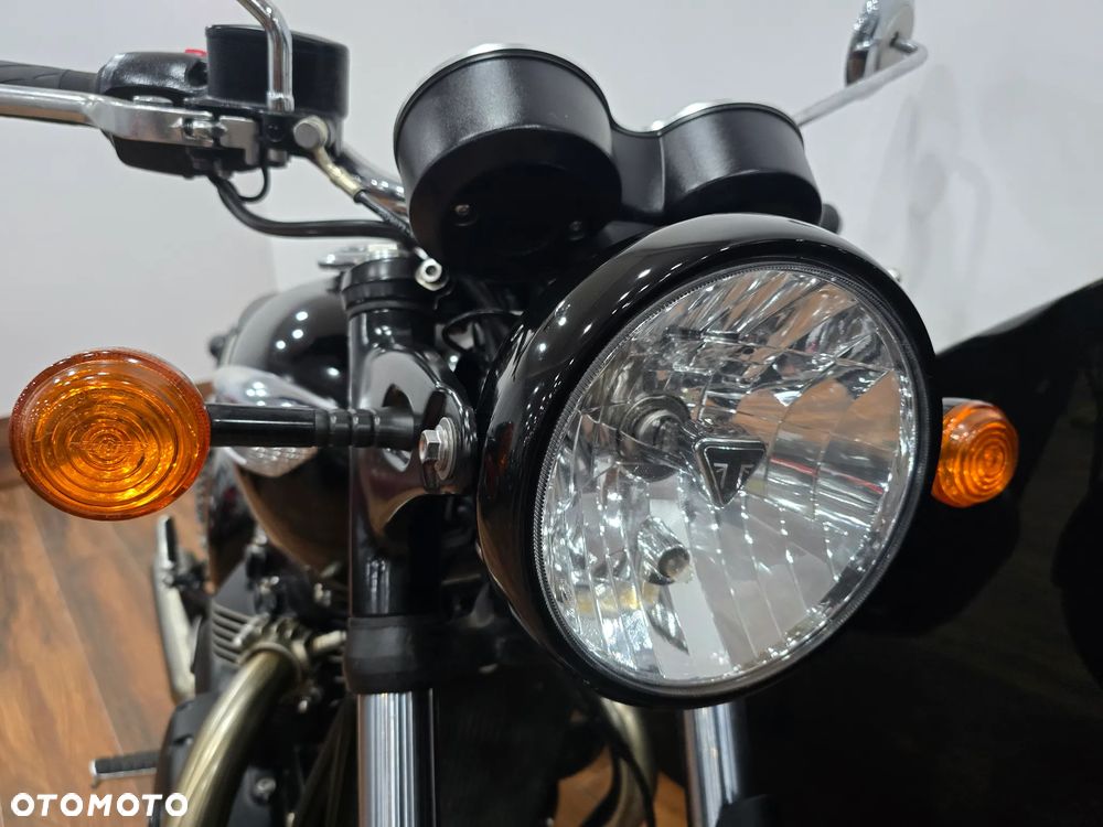 Triumph Bonneville - 23