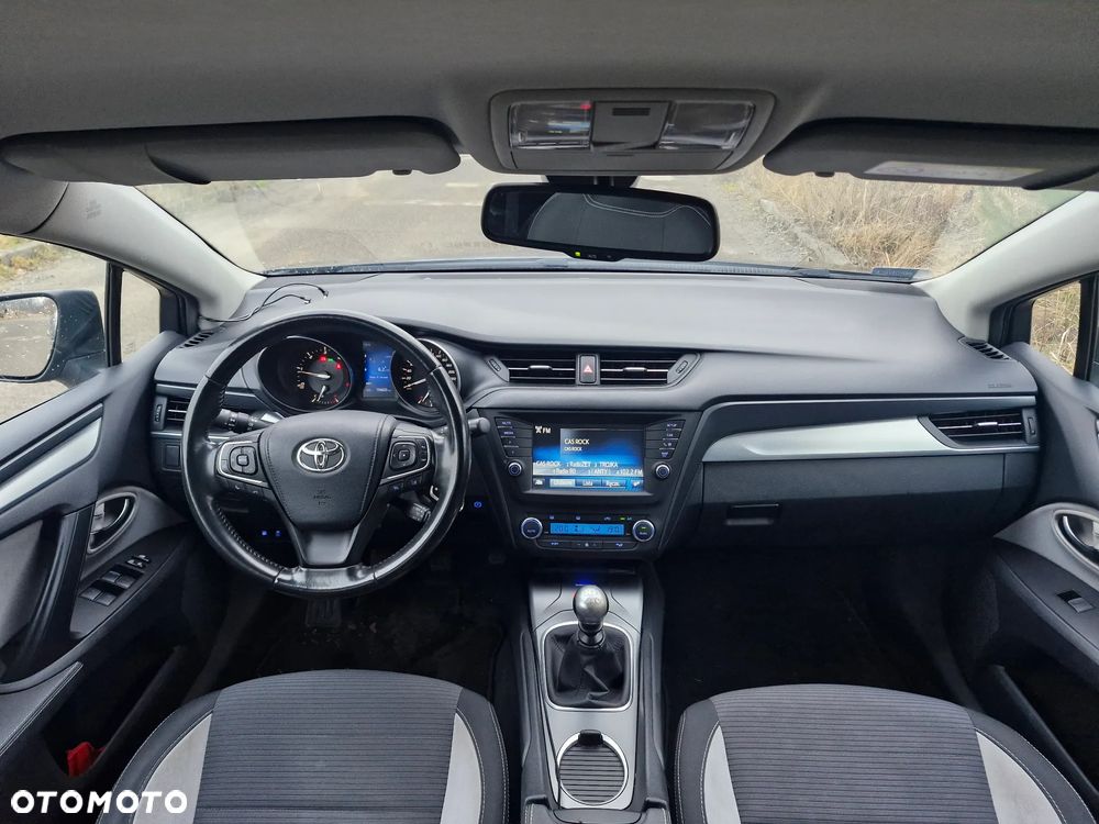 Toyota Avensis 2.0 D-4D Premium - 26