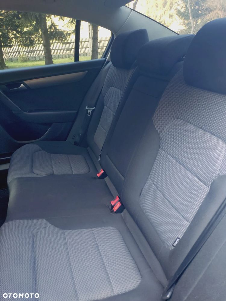 Volkswagen Passat 2.0 TDI Comfortline - 14