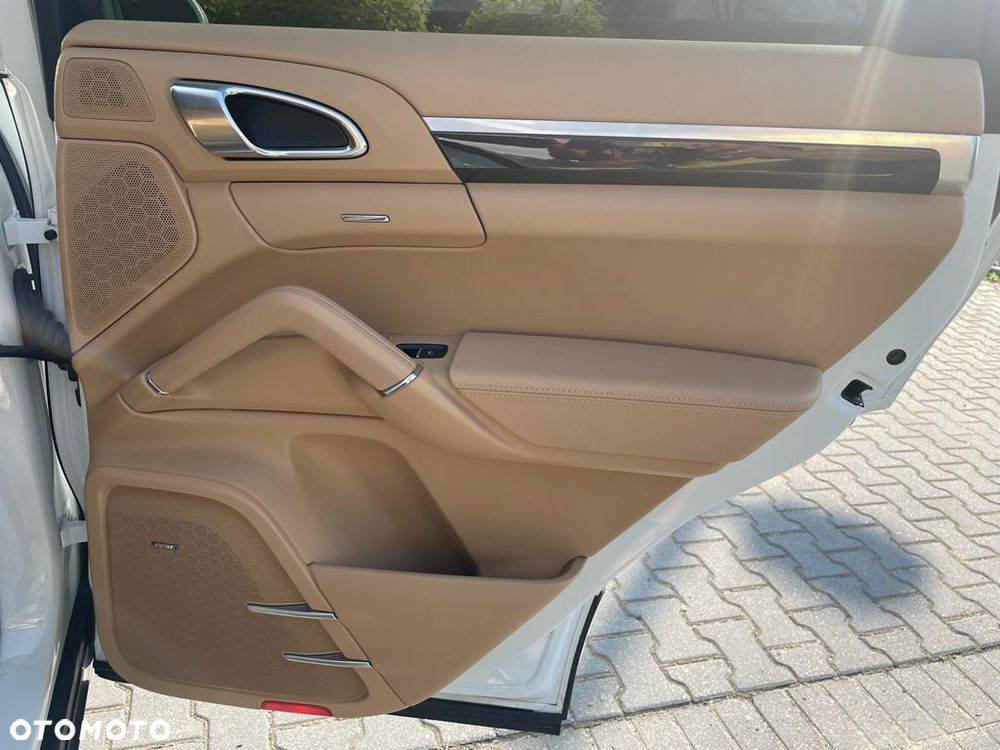 Porsche Cayenne - 22