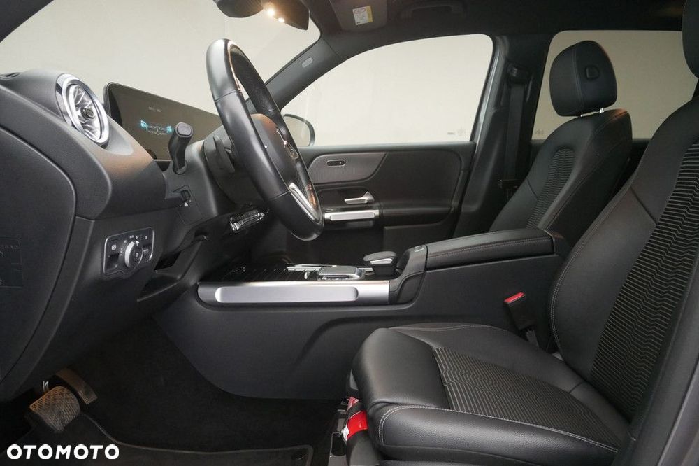 Mercedes-Benz GLB - 12