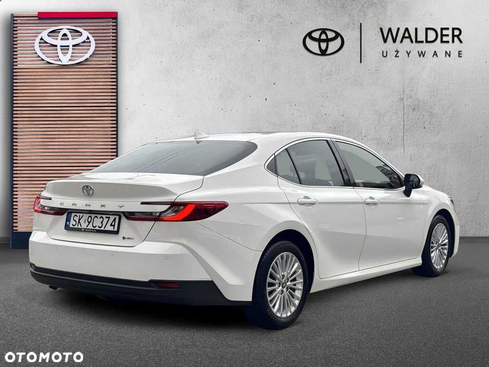 Toyota Camry - 4