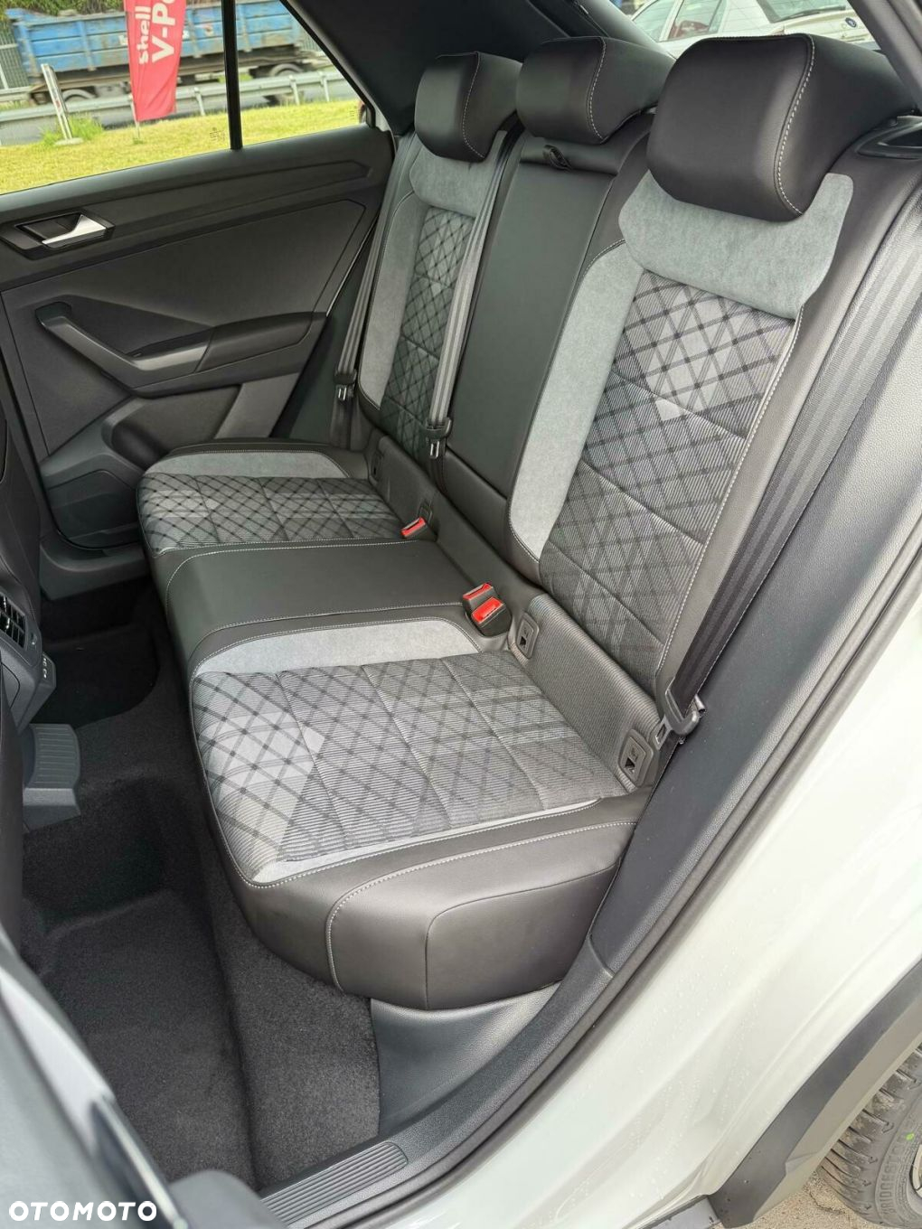 Volkswagen T-Roc 1.5 TSI R-Line Plus DSG - 34