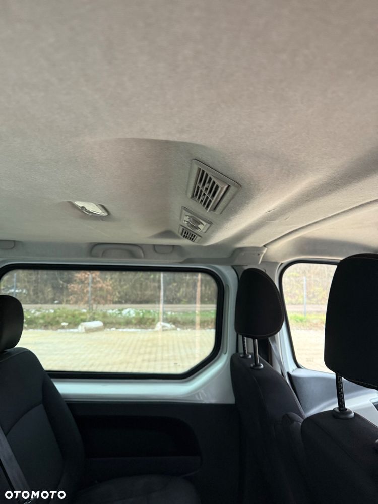 Renault Trafic 9 osób osobowy - 9