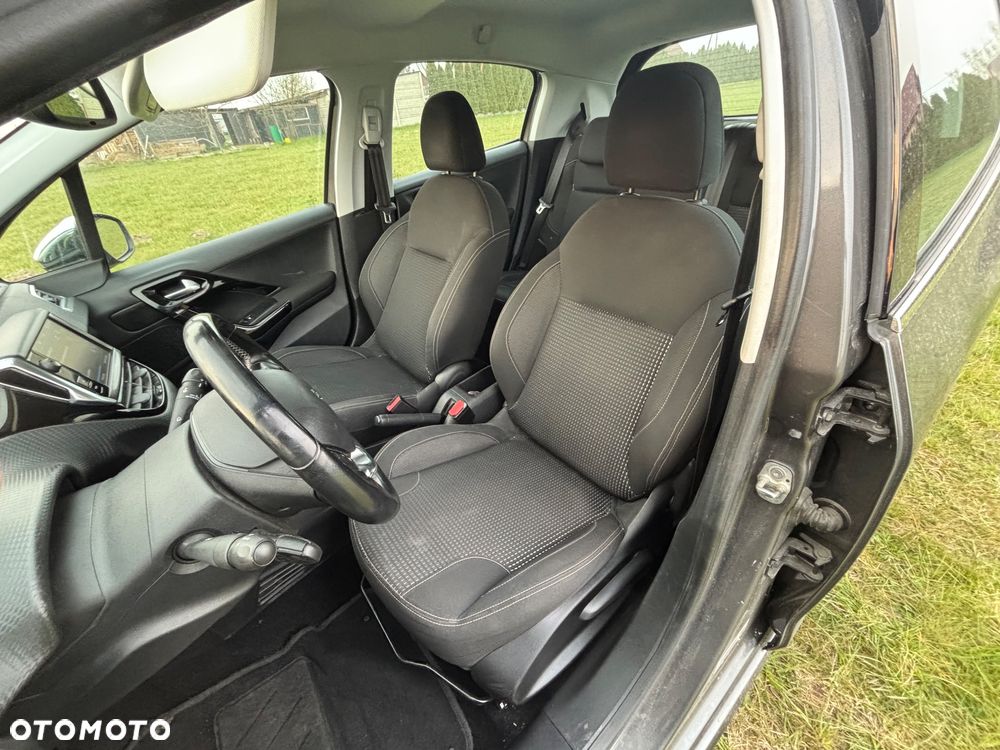 Peugeot 208 1.2 PureTech GPF Allure S&S - 14