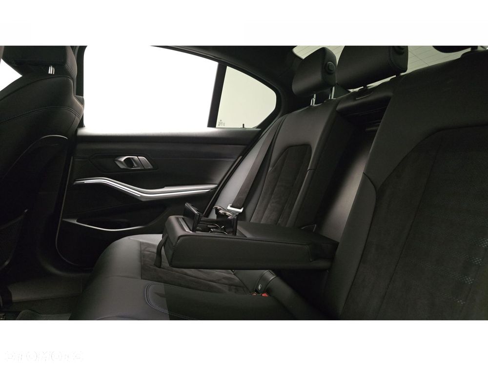 BMW Seria 3 320d xDrive mHEV M Sport - 23