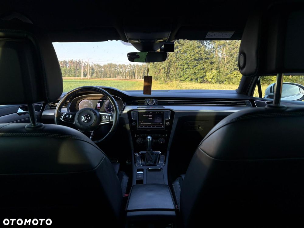 Volkswagen Passat - 12