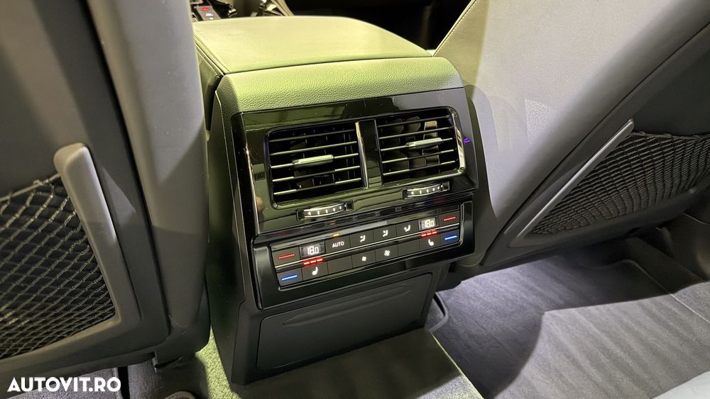 Volkswagen Touareg 3.0 V6 e-Hybrid 4Motion Aut. Elegance - 38