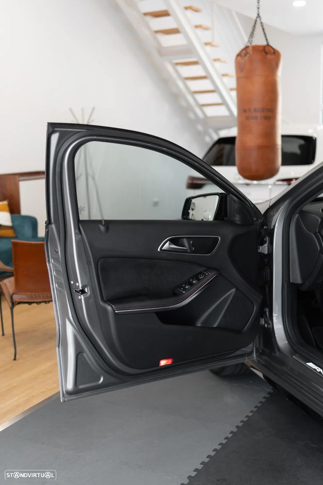 Mercedes-Benz A 45 AMG 4Matic Speedshift 7G-DCT - 29