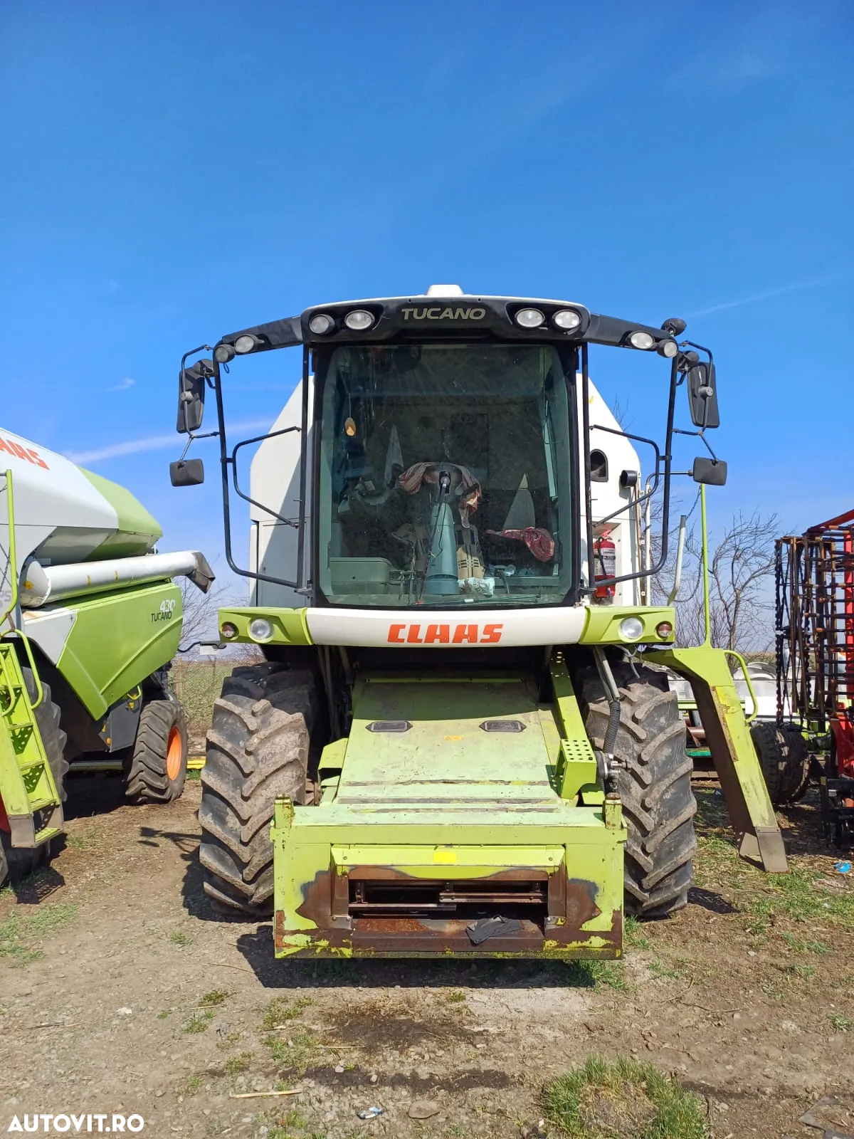 Claas Tucano 320 - 4