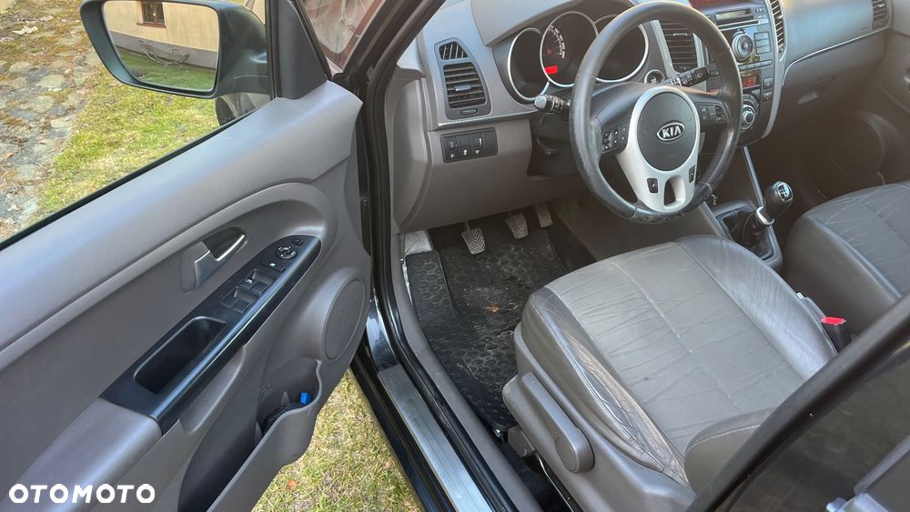 Kia Venga - 10
