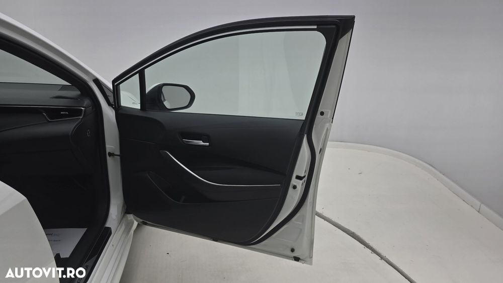 Toyota Corolla 1.8 HSD Business - 18