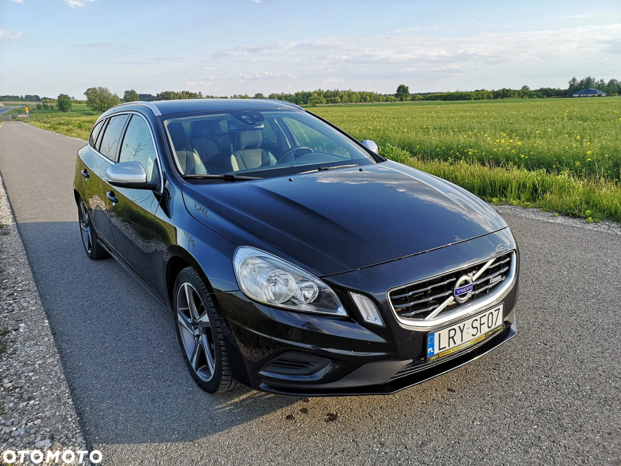 Volvo V60 T3 R-Design - 19