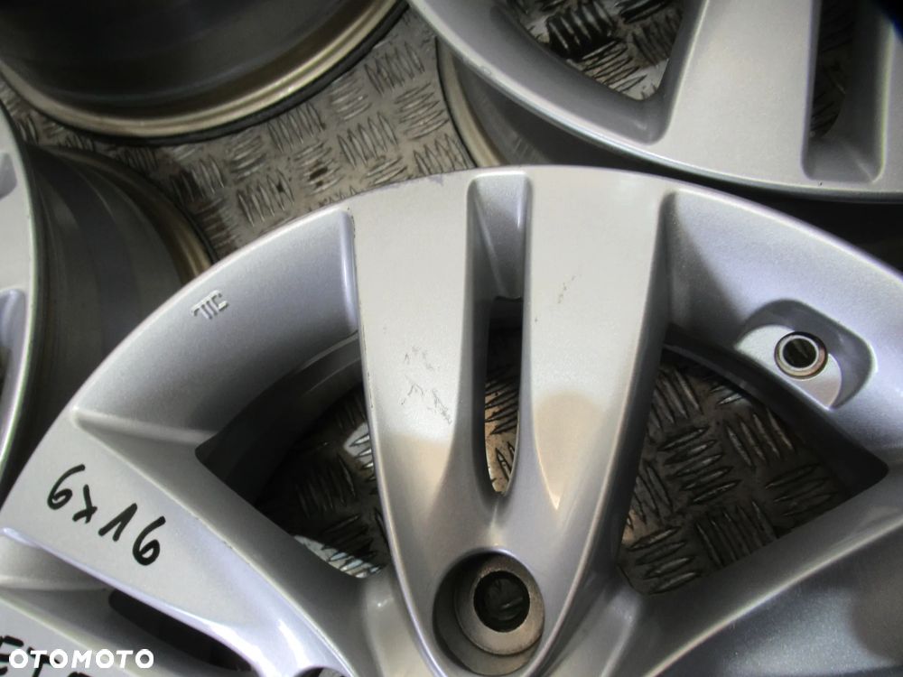 Felgi Hyundai I30 IX20 I40 IX35 Tucson 6Jx16 et51 5x114,3 - 8