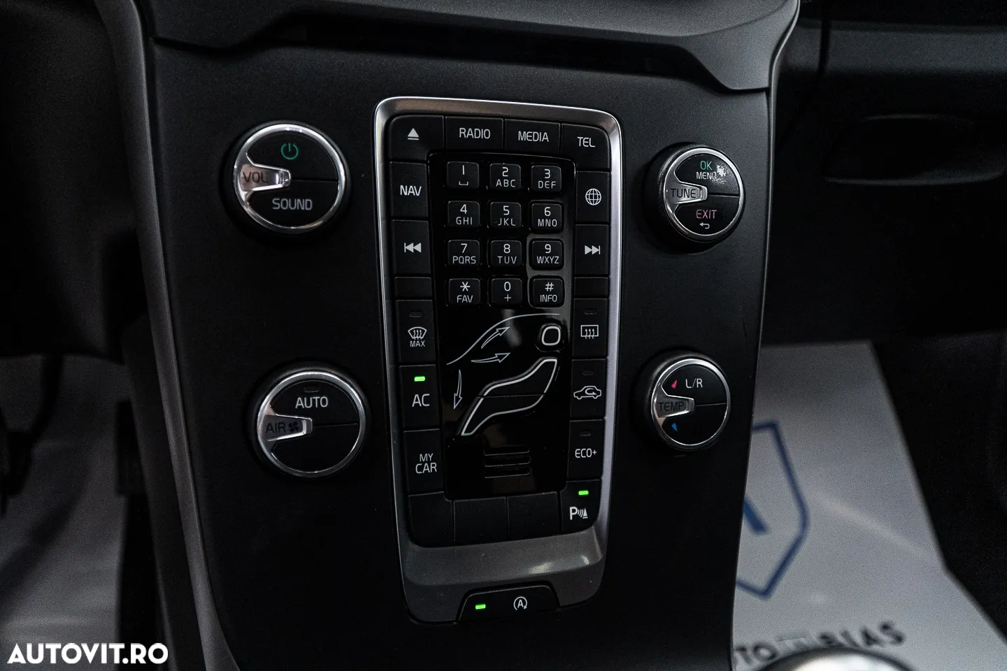 Volvo V40 D2 Aut. Momentum - 11
