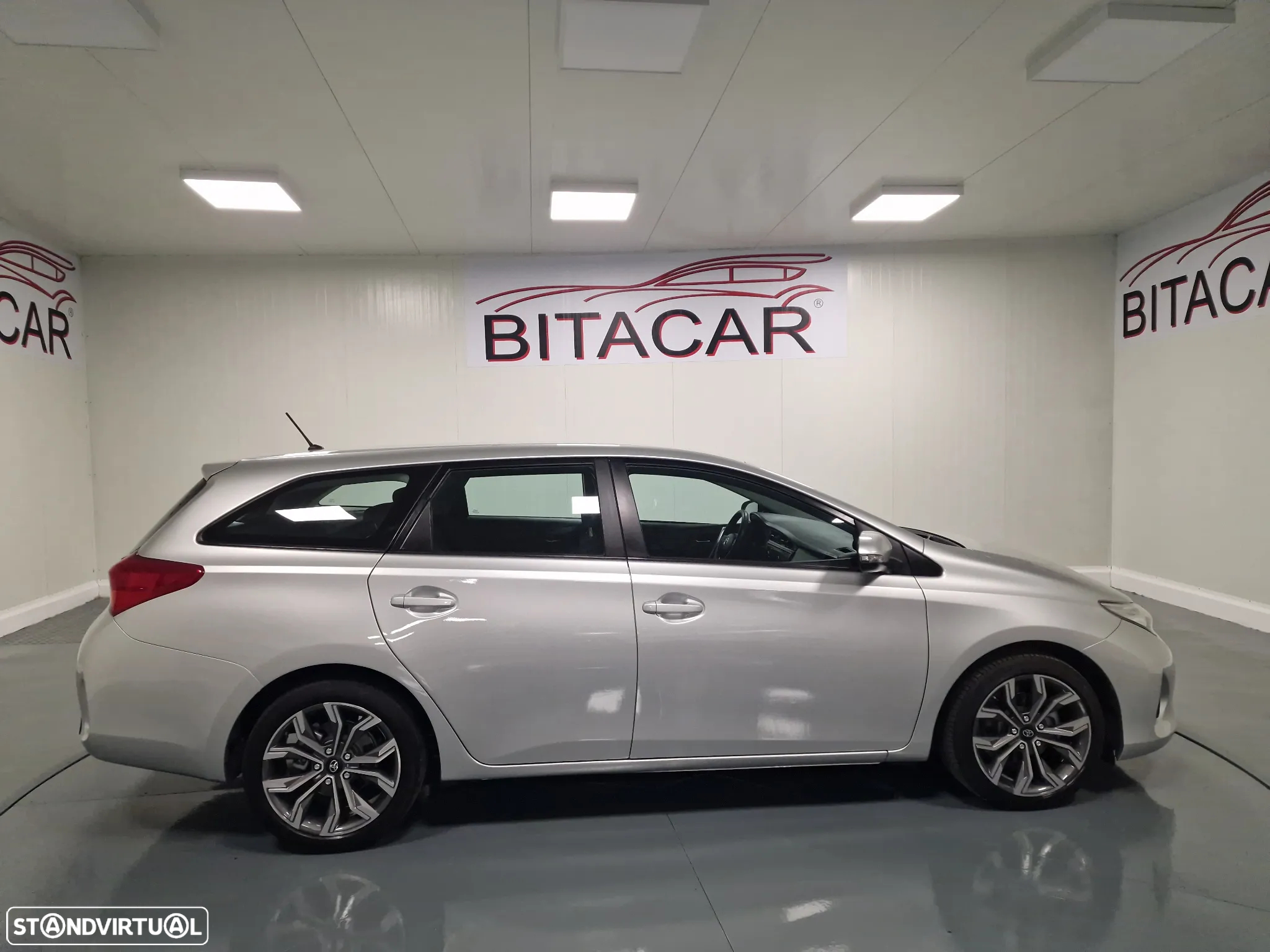 Toyota Auris Touring Sports 1.4 D-4D Comfort+J16 - 23