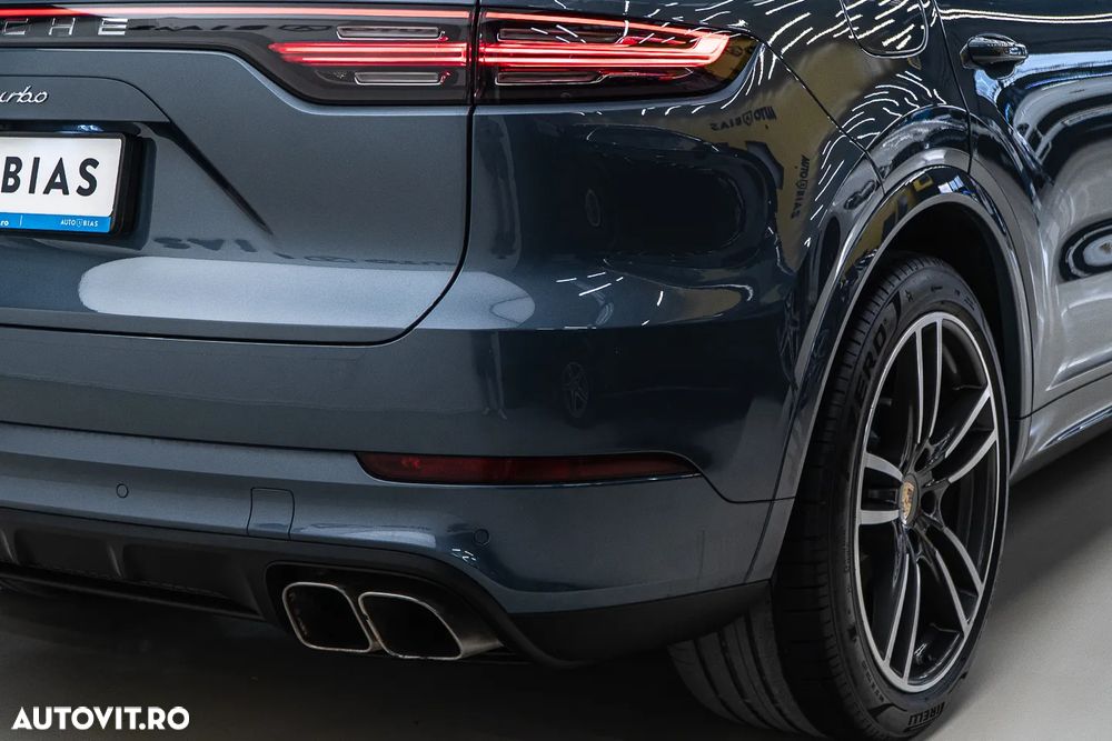 Porsche Cayenne Turbo - 38
