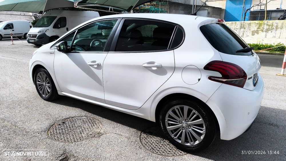 Peugeot 208 1.2 PureTech Style - 10