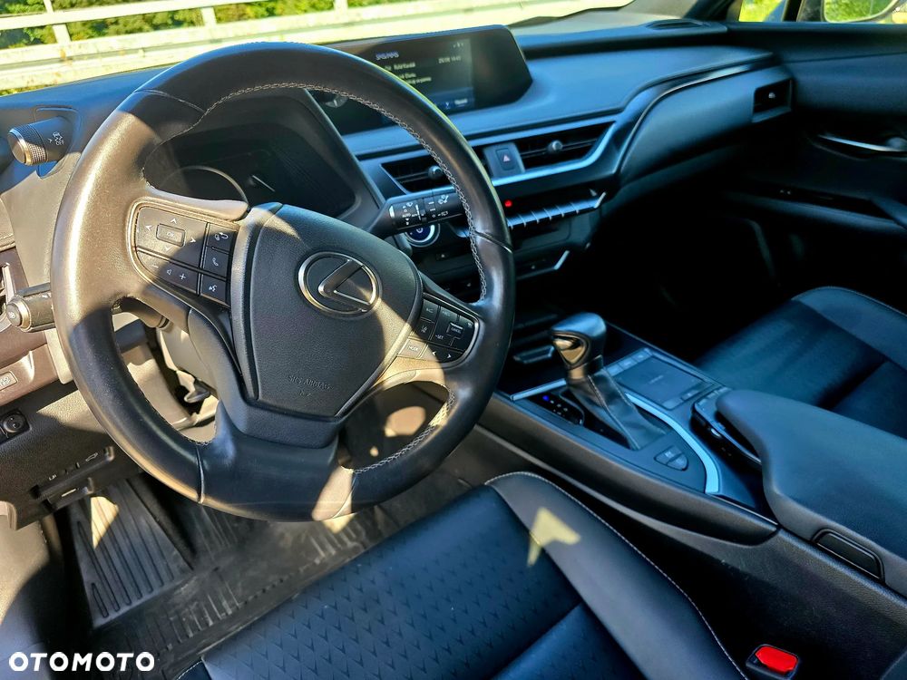 Lexus UX 250h GPF F Impression 2WD - 6