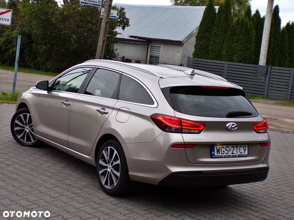 Hyundai i30 blue Kombi 1.6 CRDi Premium - 14