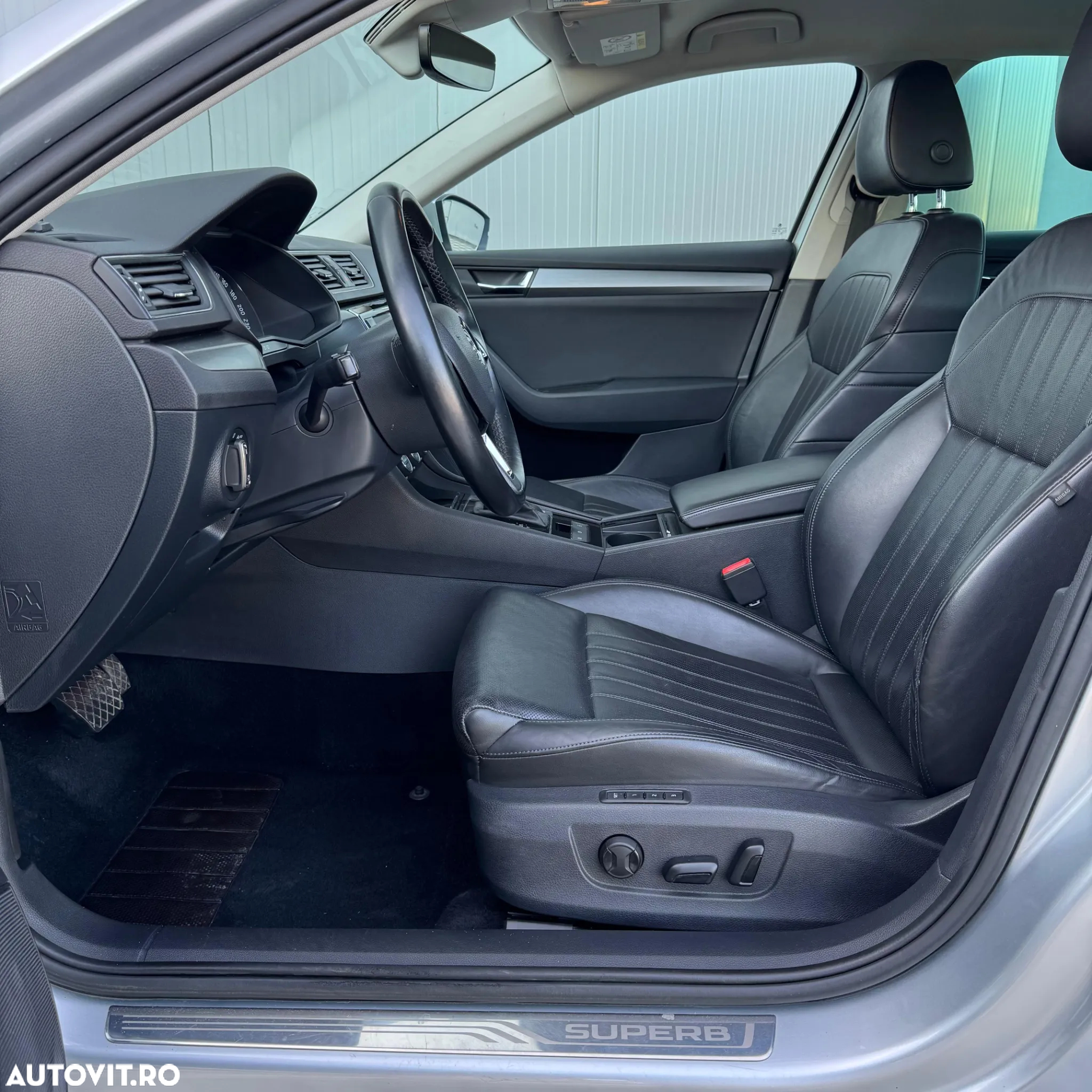 Skoda Superb 2.0 TDI DSG L&K - 36