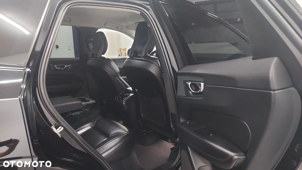 Volvo XC 60 B4 D Plus Dark - 14