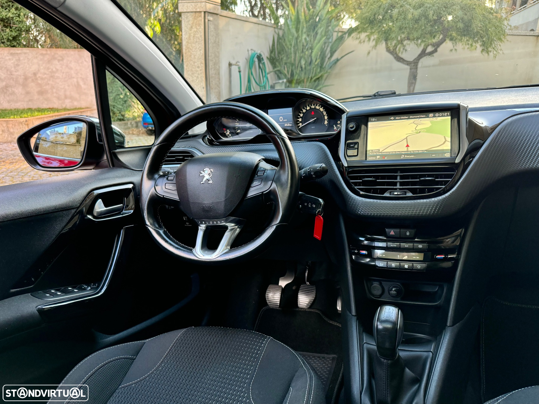 Peugeot 208 PureTech 82 Stop & Start Signature - 12