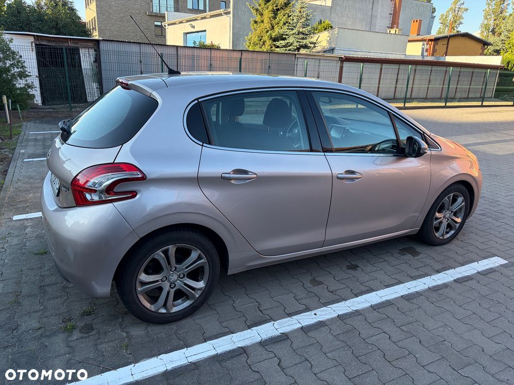 Peugeot 208 e-HDi FAP 92 EGS6 Stop&Start Allure - 4