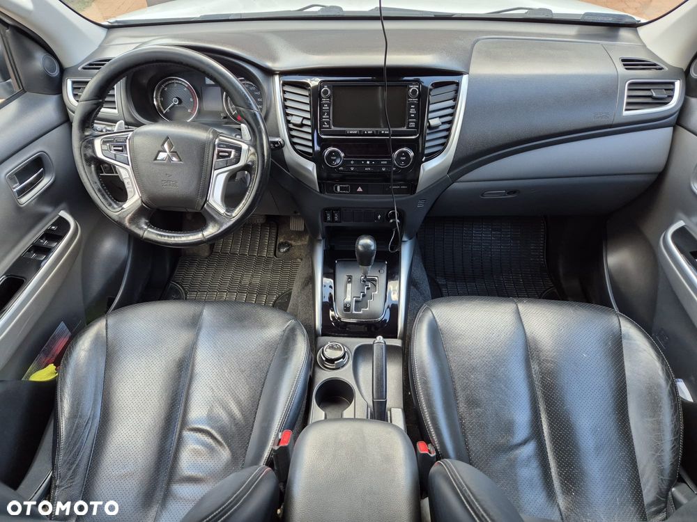 Mitsubishi L200 2.4 d DC Instyle - 9