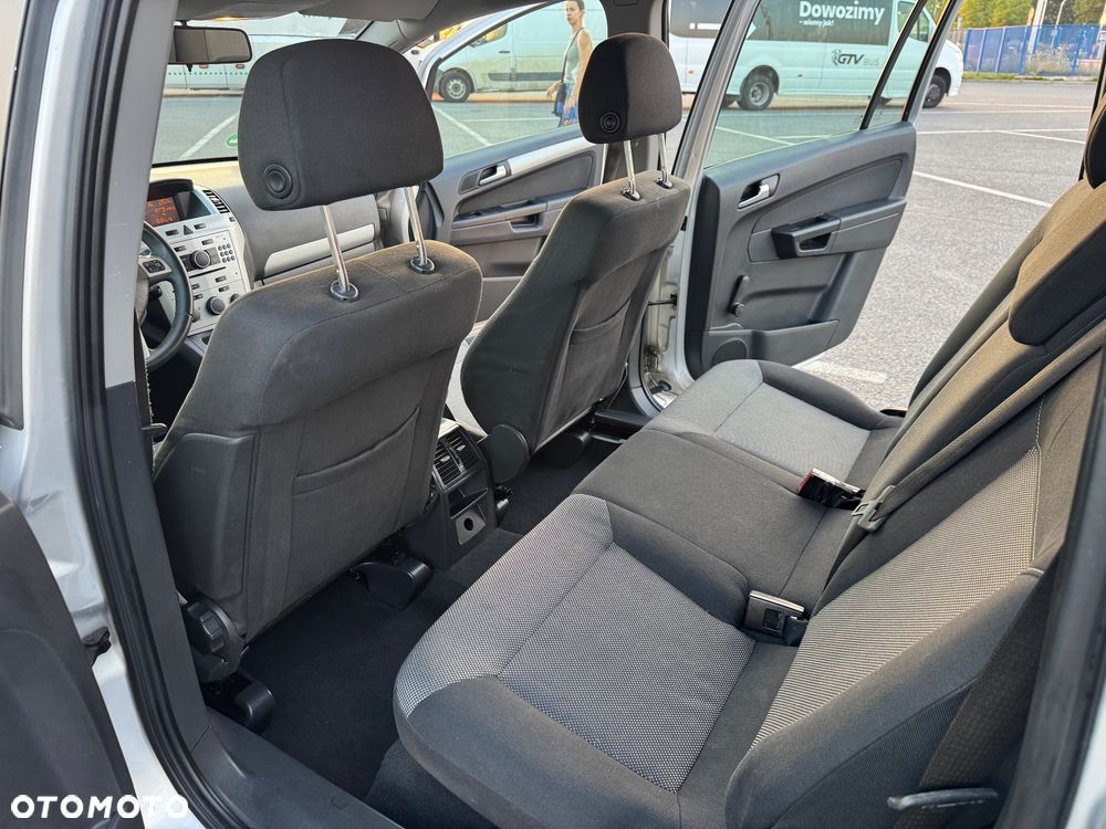 Opel Zafira - 10
