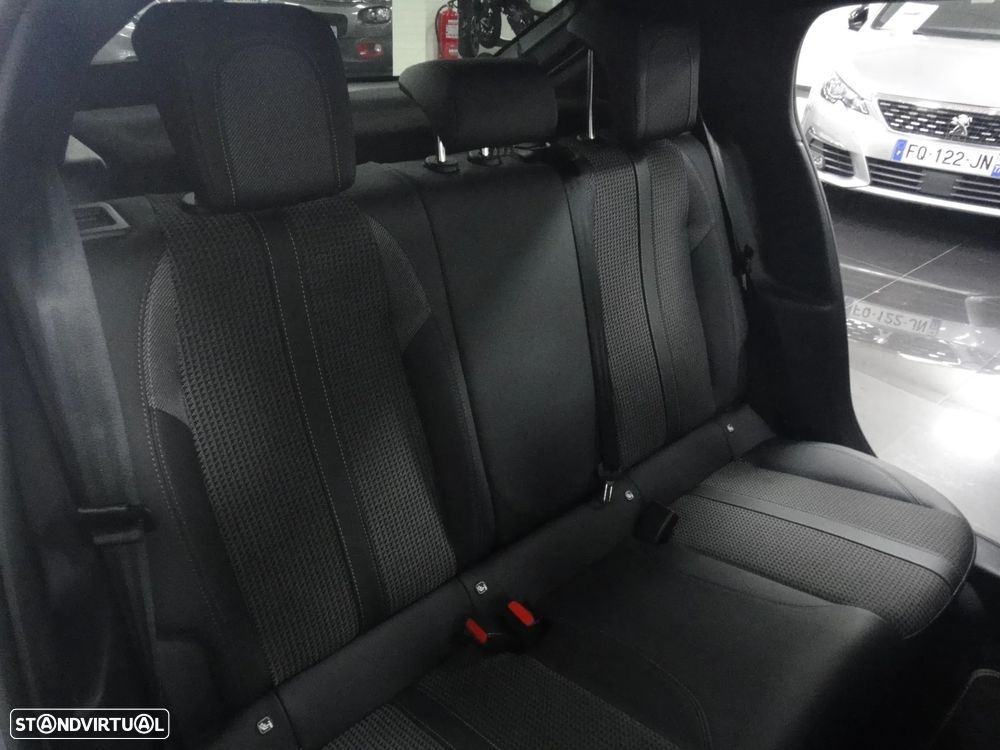 Peugeot 208 PureTech 130 EAT8 GT Pack - 19