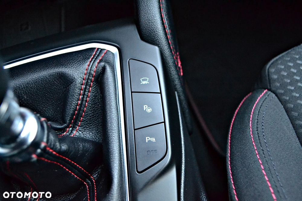 Ford Focus 2.0 EcoBlue STart-Stopp-System ST-LINE - 34