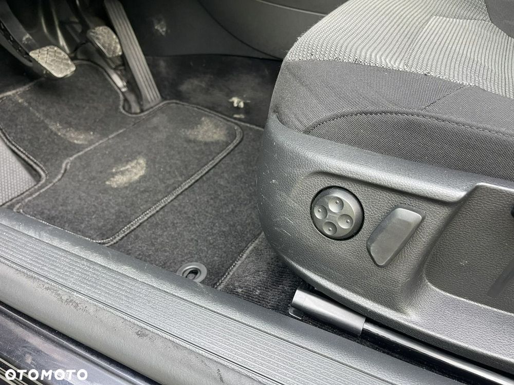 Volkswagen Passat - 19