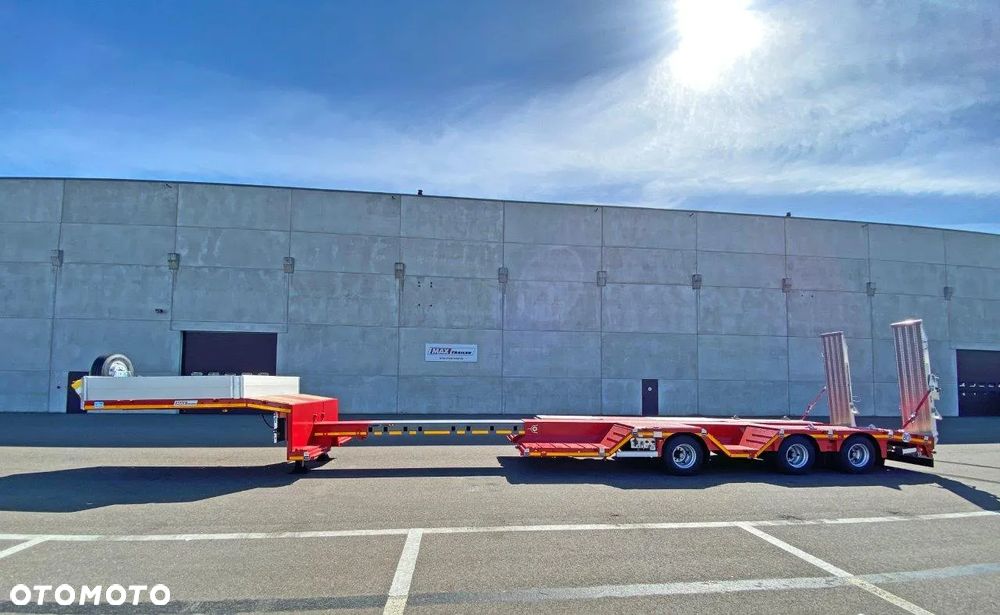 MAX Trailer nowe 3 osiowe semi z zagłębieniami, rozciąg, najazdy hydrauliczne - 10