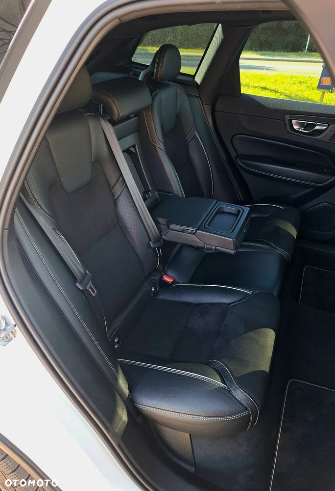 Volvo XC 60 D4 AWD Geartronic RDesign - 14