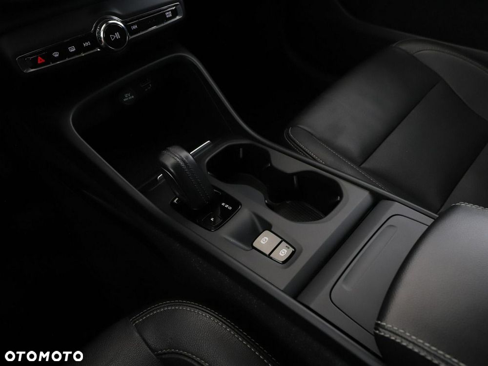 Volvo XC 40 D4 SCR AWD Momentum - 31