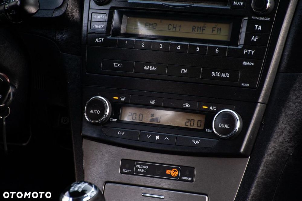 Toyota Avensis 2.2 D-4D X - 36