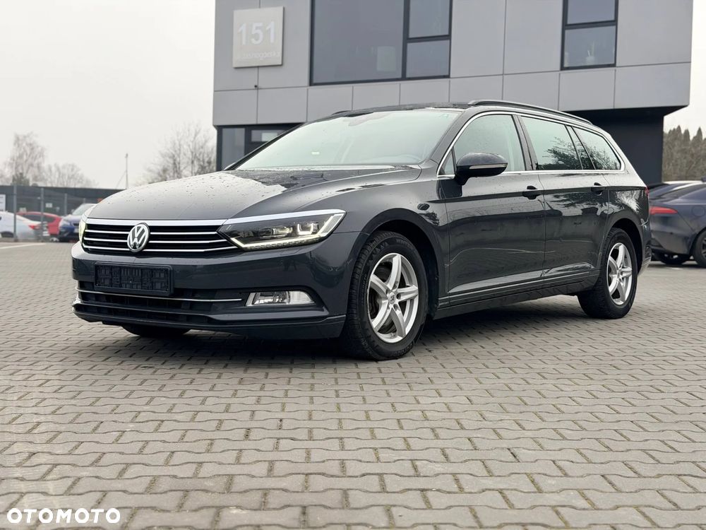 Volkswagen Passat - 1