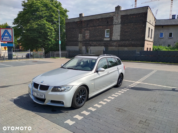 BMW Seria 3 325i xDrive Touring Edition Sport