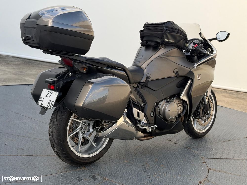 Honda VFR 1200 F - 4