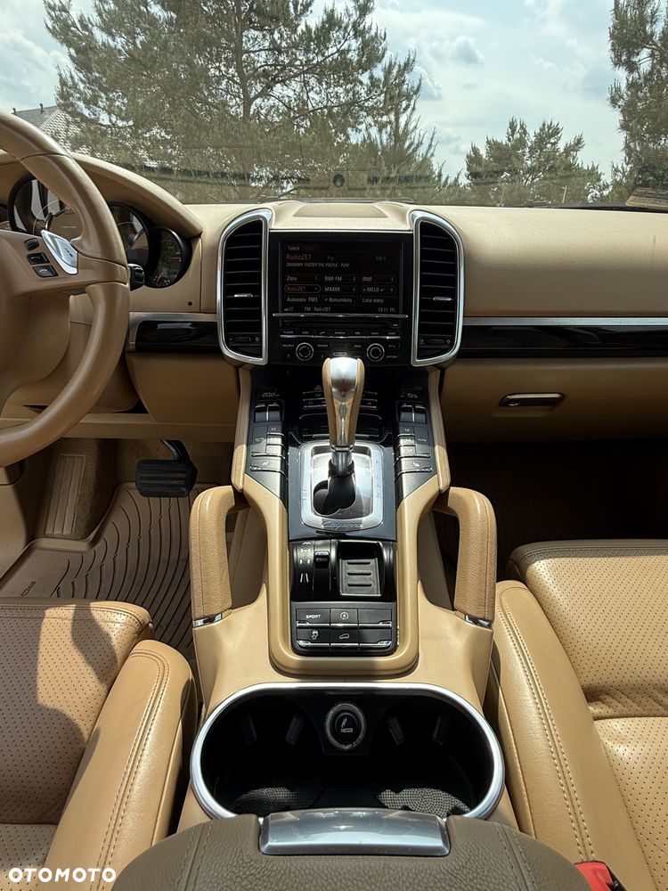 Porsche Cayenne - 22