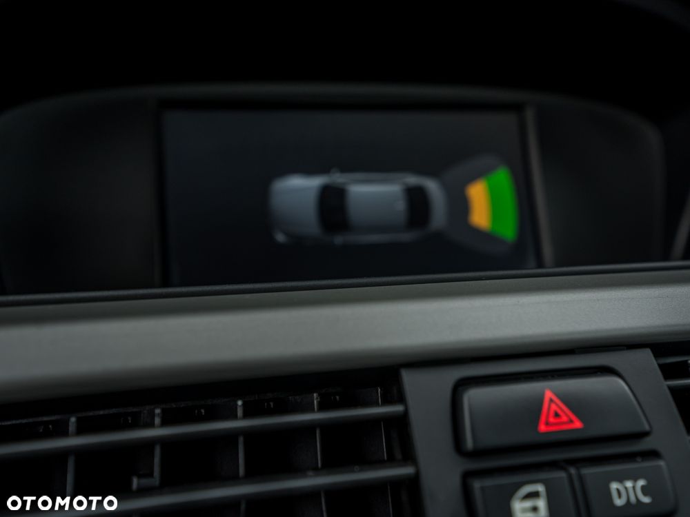 BMW Seria 3 318i Edition Exclusive - 34