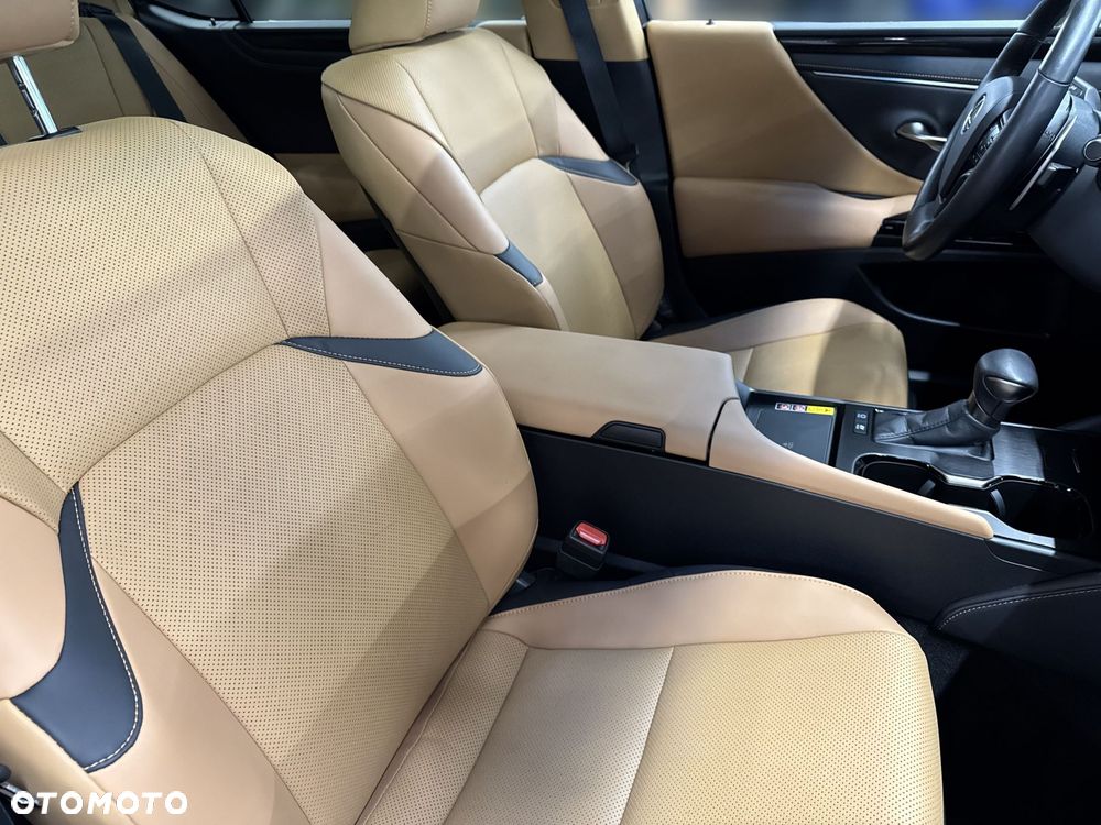 Lexus ES 300h Business Edition - 25
