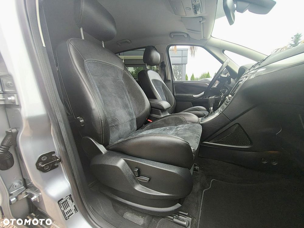 Ford S-Max 2.3 Titanium - 32