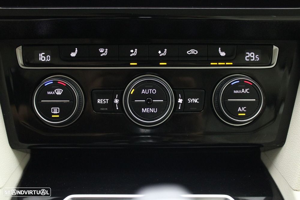 VW Passat Variant 2.0 TDI Highline DSG - 27
