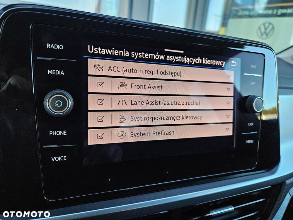 Volkswagen T-Roc - 18