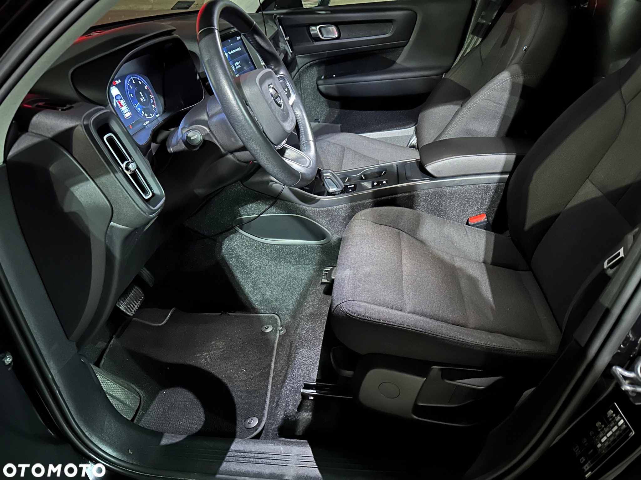 Volvo XC 40 T3 Momentum - 12